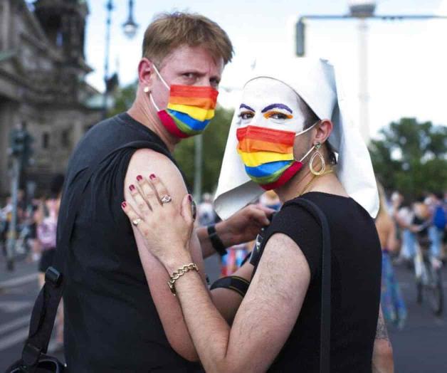 Participan miles en desfile LGBT
