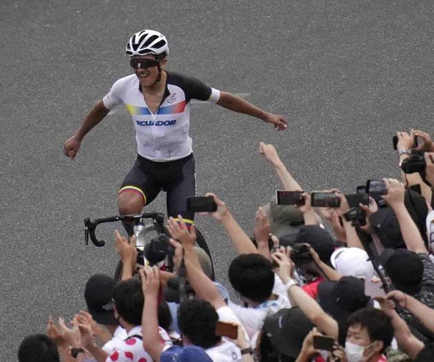 Carapaz le da Ecuador su primer oro en el ciclismo Carapaz le da Ecuador su primer oro en el ciclismo