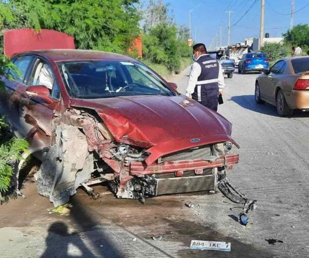 Cafre derriba poste de CFE y provoca apagón Cafre derriba poste de CFE y provoca apagón