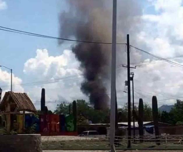 Irrumpe comando e incendia casas en Ímuris, Sonora