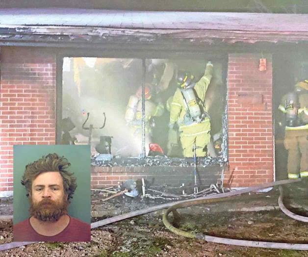 Incendia su casa, porque su familia no cree en Biblia