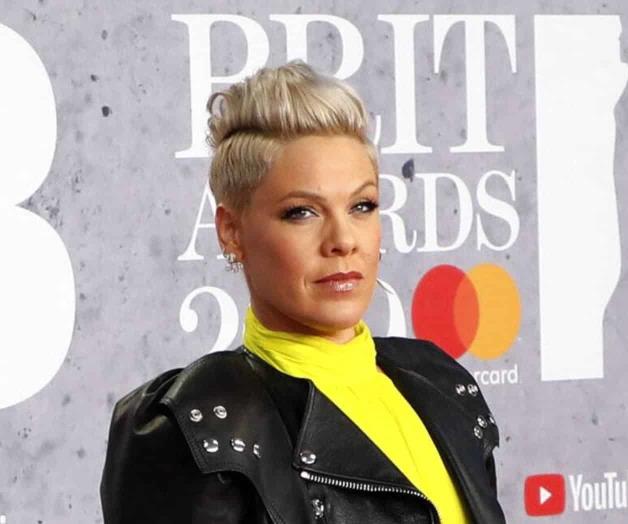 Pink respalda equipo de handball de playa sobre ropa sexista