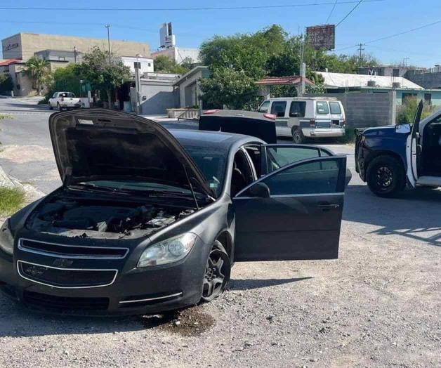 Detienen a conductor armado y auto robado Detienen a conductor armado y auto robado