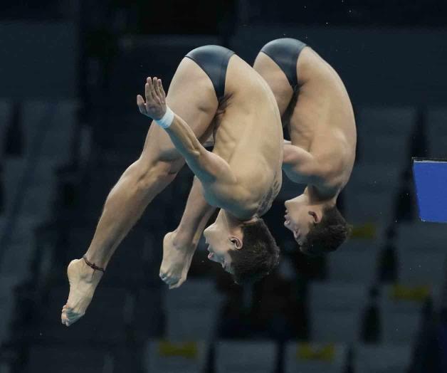 Debutantes Balleza y Berlín cerca del podio