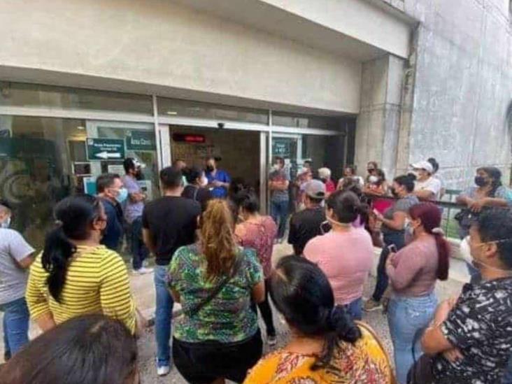 Protestan enfermos de Covid y familiares por falta de médicos y enfermeros en el TRIAGE Protestan enfermos de Covid y familiares por falta de médicos y enfermeros en el TRIAGE