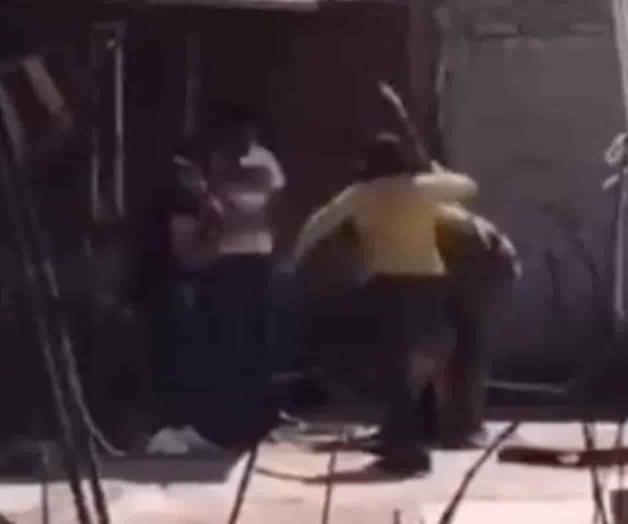 Una familia golpea hasta matar a un perro que siempre estuvo encadenado