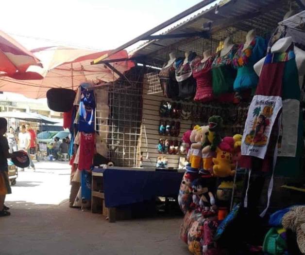 Buscan ambulantes apoyo de autoridades ante desalojos