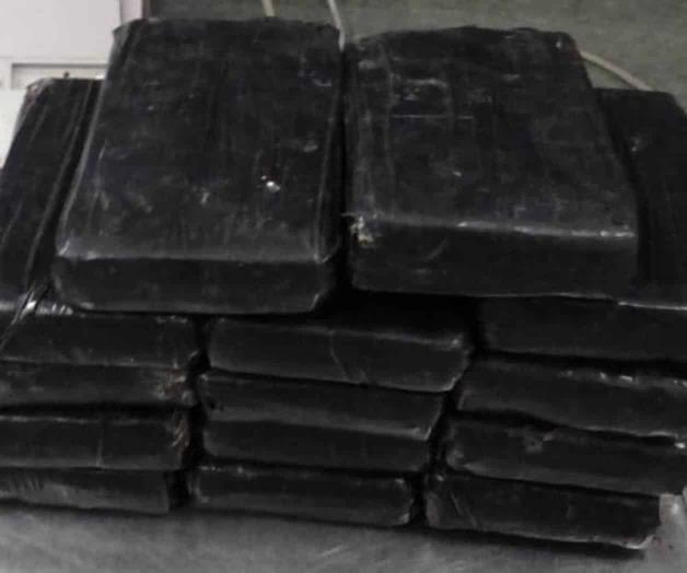 Cae norteamericano con paquetes de coca Cae norteamericano con paquetes de coca