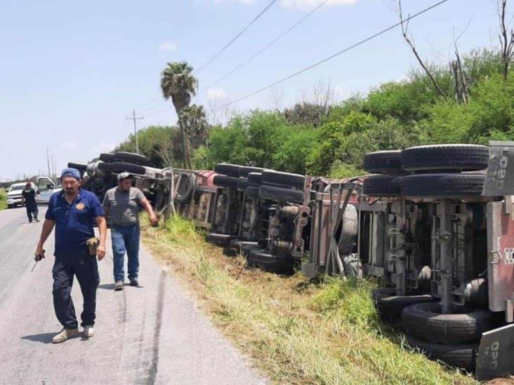 Vuelca doble remolque en brecha 124 Vuelca doble remolque en brecha 124