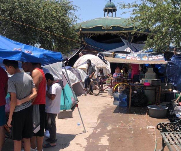 Persiste ‘toma’ de la Plaza de la República Persiste ‘toma’ de la Plaza de la República