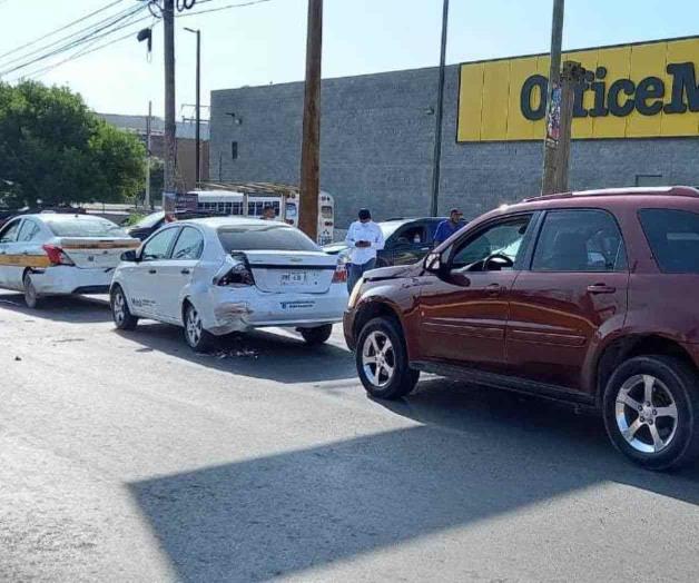 Provoca carambola en bulevar Hidalgo Provoca carambola en bulevar Hidalgo