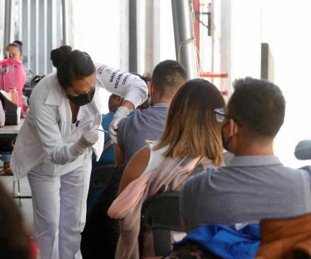 Determinan que vacunados pueden volver a trabajar