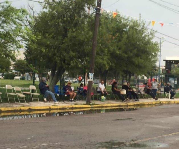 Hacen fila desde tarde del miércoles para vacuna anti Covid Hacen fila desde tarde del miércoles para vacuna anti Covid