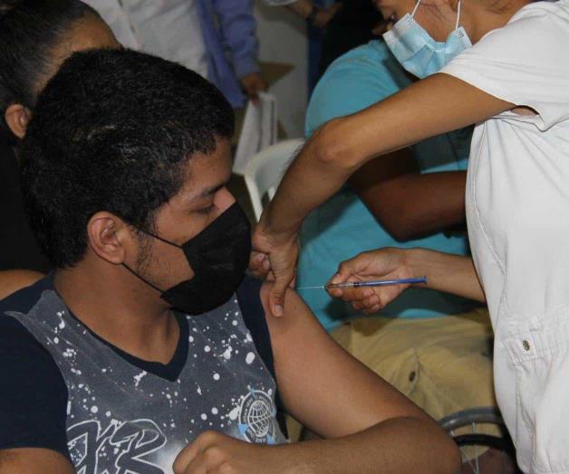 Vacunación en los jóvenes supera meta: nuevo récord