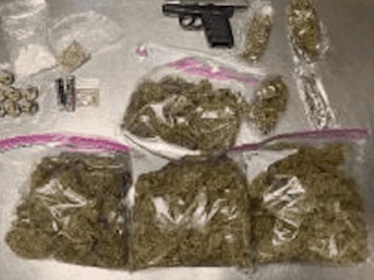 La detienen por falta vial y hallan droga La detienen por falta vial y hallan droga
