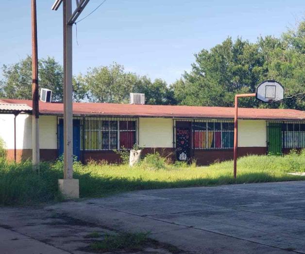 Invade maleza a las escuelas Invade maleza a las escuelas