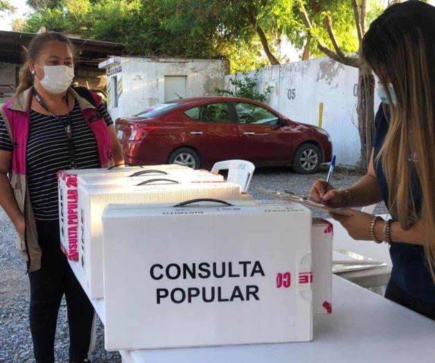 Comienzan a llegar paquetes al INE tras cierre de jornada de la Consulta Popular