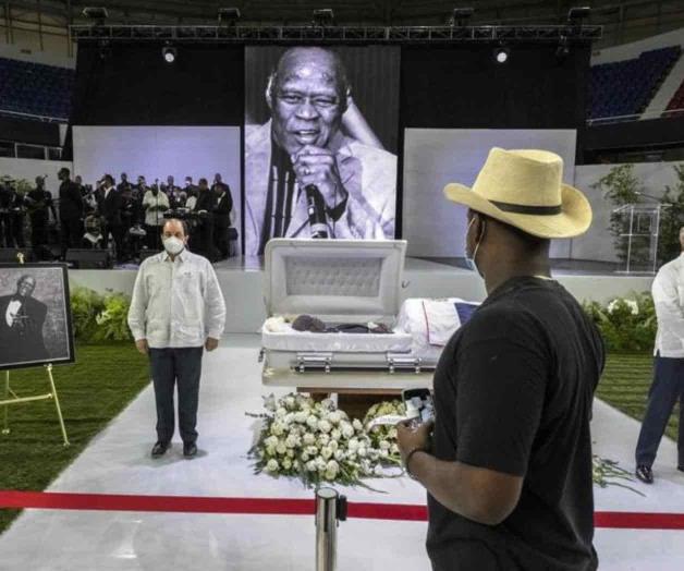 Dominicanos despiden con música y baile a Johnny Ventura Dominicanos despiden con música y baile a Johnny Ventura