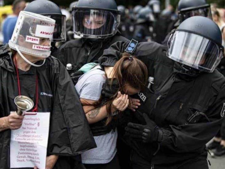 Cientos protestan en Alemania por medidas de COVID-19 Cientos protestan en Alemania por medidas de COVID-19