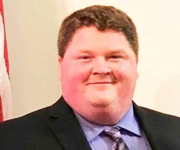 Renuncia funcionario que desvía recursos