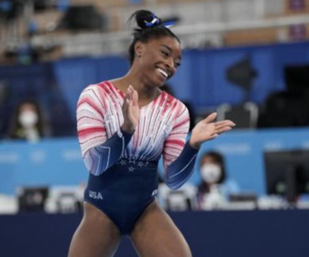 Simone Biles reaparece con medalla de bronce