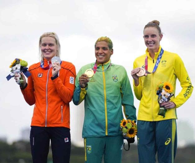 La brasileña Cunha gana el oro en nado de aguas abiertas