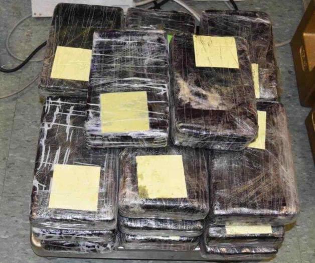 Detienen con drogas a 2 norteamericanos