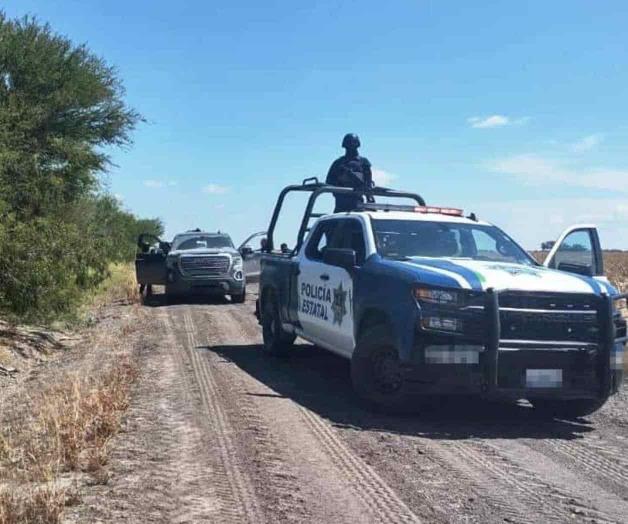 Aseguran camioneta con arma y droga