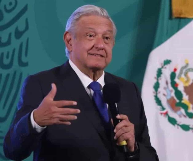 Baja 78% costo de extracción por barril, afirma AMLO