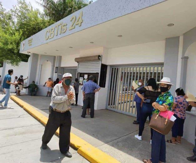 Van pensionados del IMSS por apoyo de Bienestar