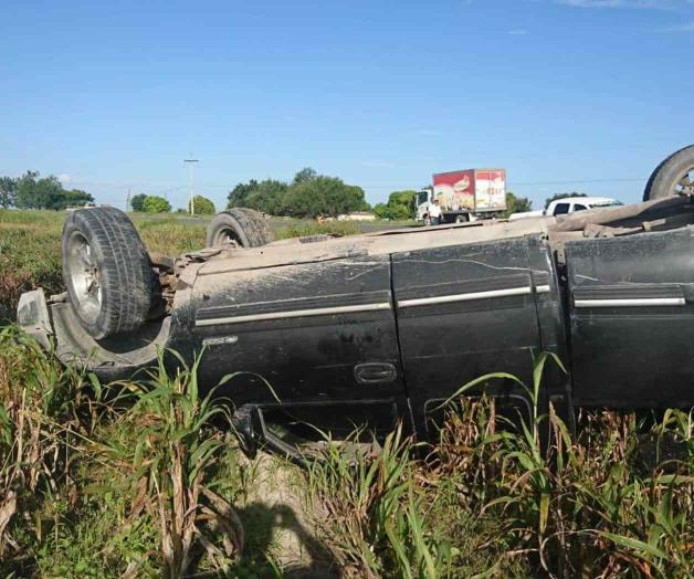 Muere adulto mayor en una volcadura 