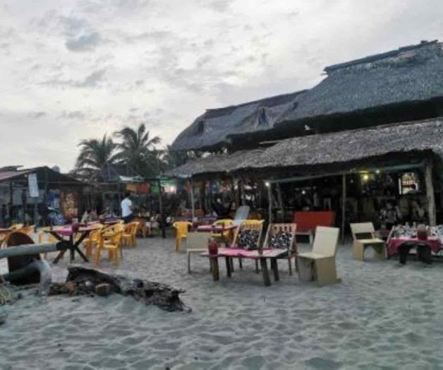 Ante aumento de Covid, Chacahua cierra acceso y desaloja a turistas