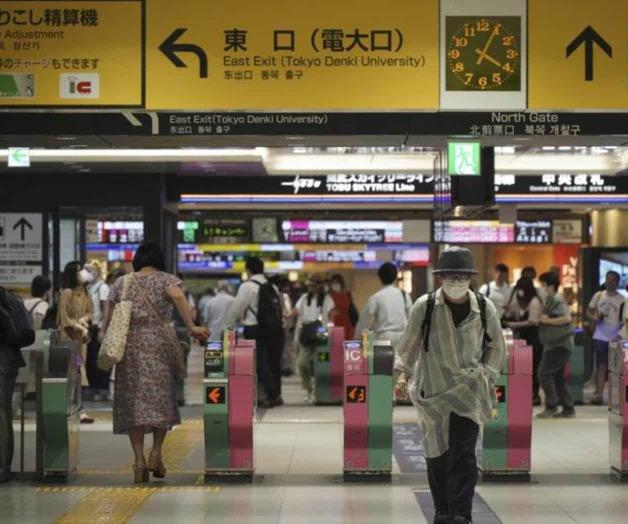 10 pasajeros acuchillados en un tren subterráneo en Tokio