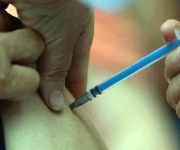 Presidente de Perú se vacuna para animar a desconfiados