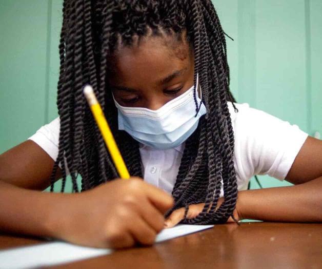 EUU: Escuelas reabren con diversas políticas de mascarillas