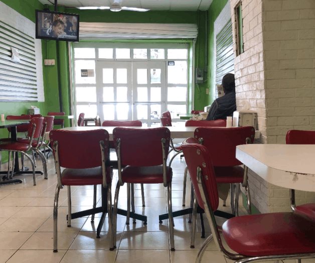 Bajan ingresos de restaurantes Bajan ingresos de restaurantes