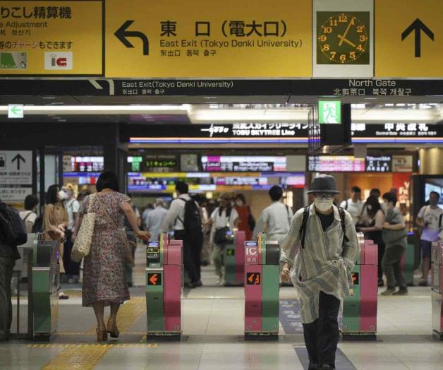 Acuchilla a diez pasajeros en tren