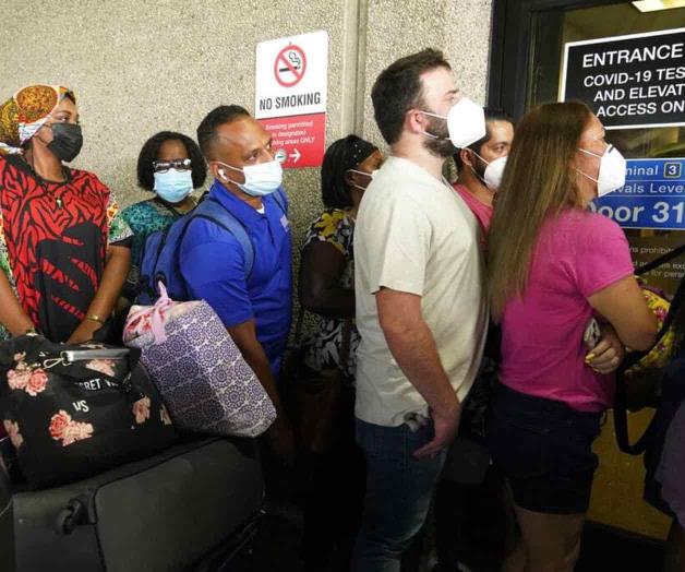 EEUU promedia 100.000 infecciones nuevas de COVID-19 al día EEUU promedia 100.000 infecciones nuevas de COVID-19 al día