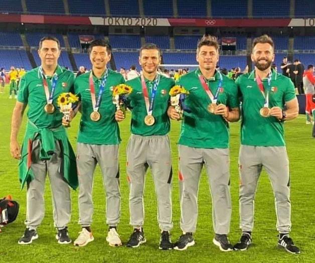 Presume Selección presea de bronce