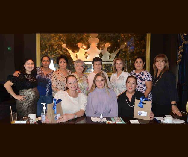 Festejan a cumpleañeras 