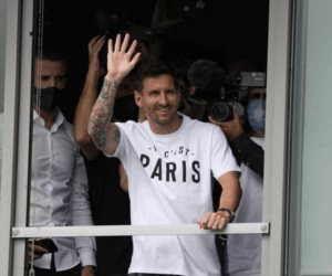 Lionel Messi ya está en París para firmar con el PSG

