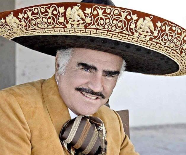 Está Vicente Fernández sedado y grave