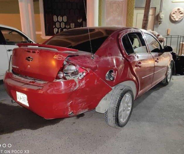 Mustang embiste Cobalt en Madero y Juárez Mustang embiste Cobalt en Madero y Juárez