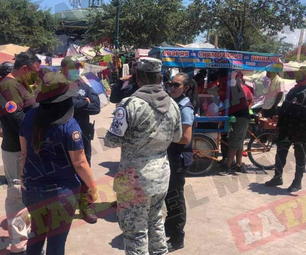 Realizan autoridades operativo entre migrantes de Plaza de la República