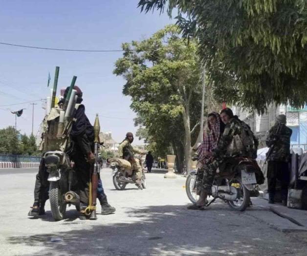 El Talibán captura dos ciudades importantes de Afganistán