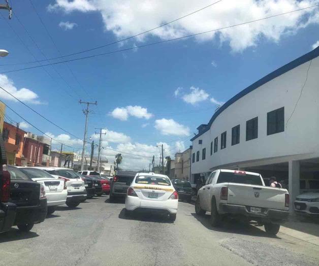 Hampones agarran parejo