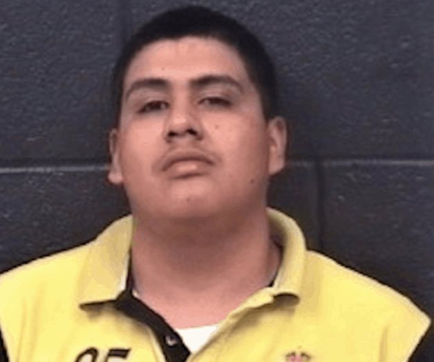 Persigue y embiste el automóvil de su exnovia