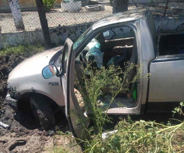 Cae matrimonio a canal