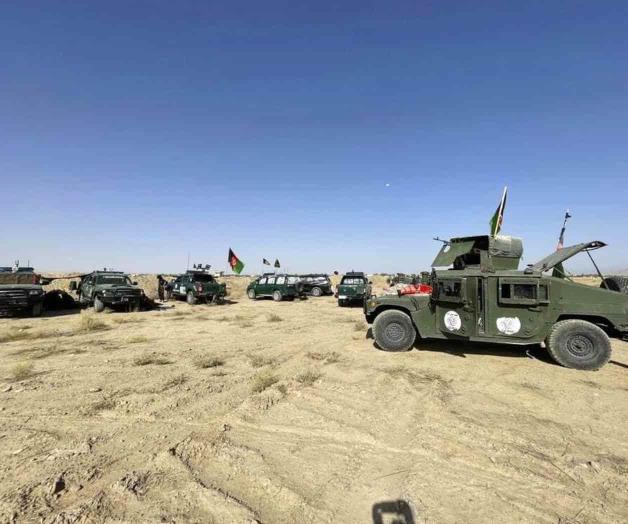 Afganistán bombardea posiciones del Talibán en el sur