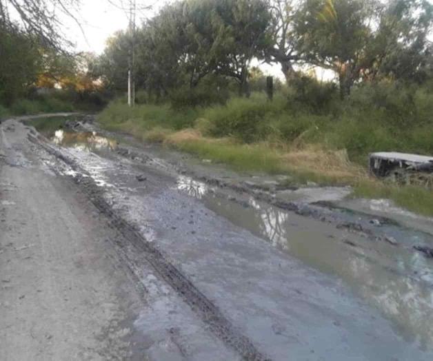 Aqueja a vecinos brote de aguas residuales y basura Aqueja a vecinos brote de aguas residuales y basura